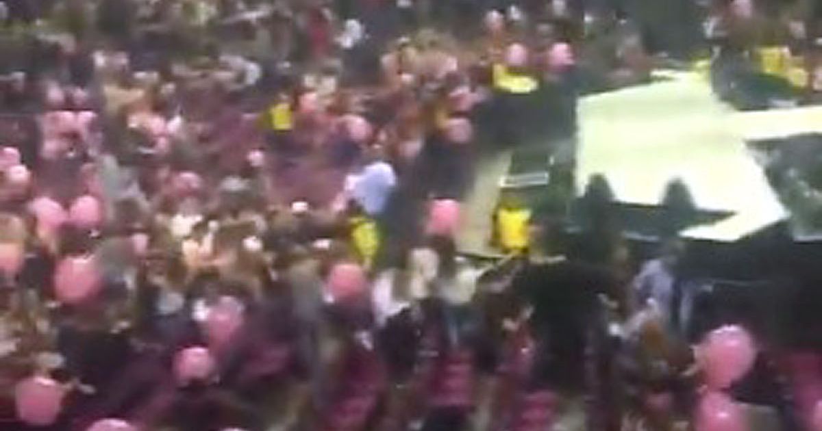 İngiltere'de, konser sırasında patlama